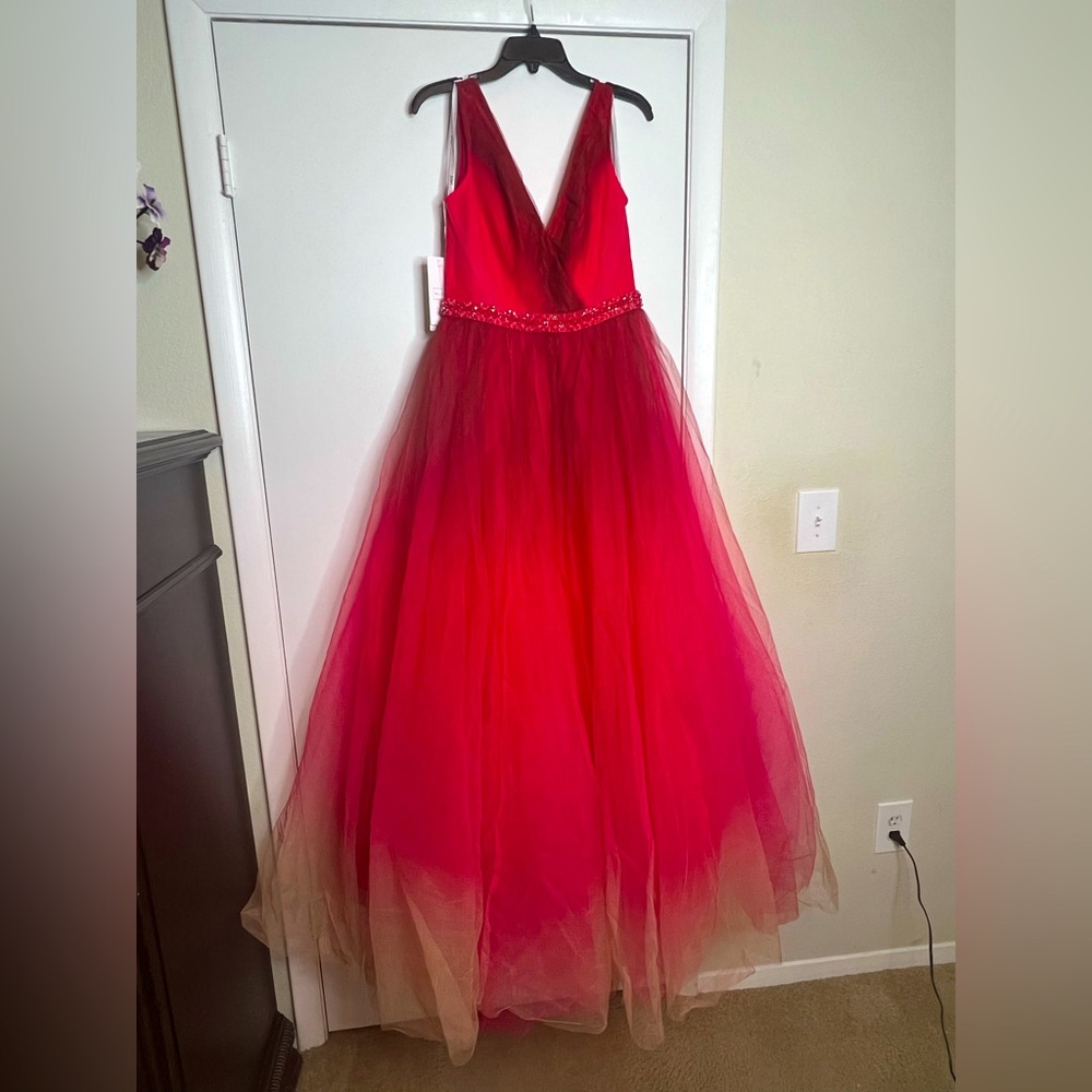 $498Mac Duggal Red Ombre Beaded Waist Tulle Evening gown Dress Sz 10
